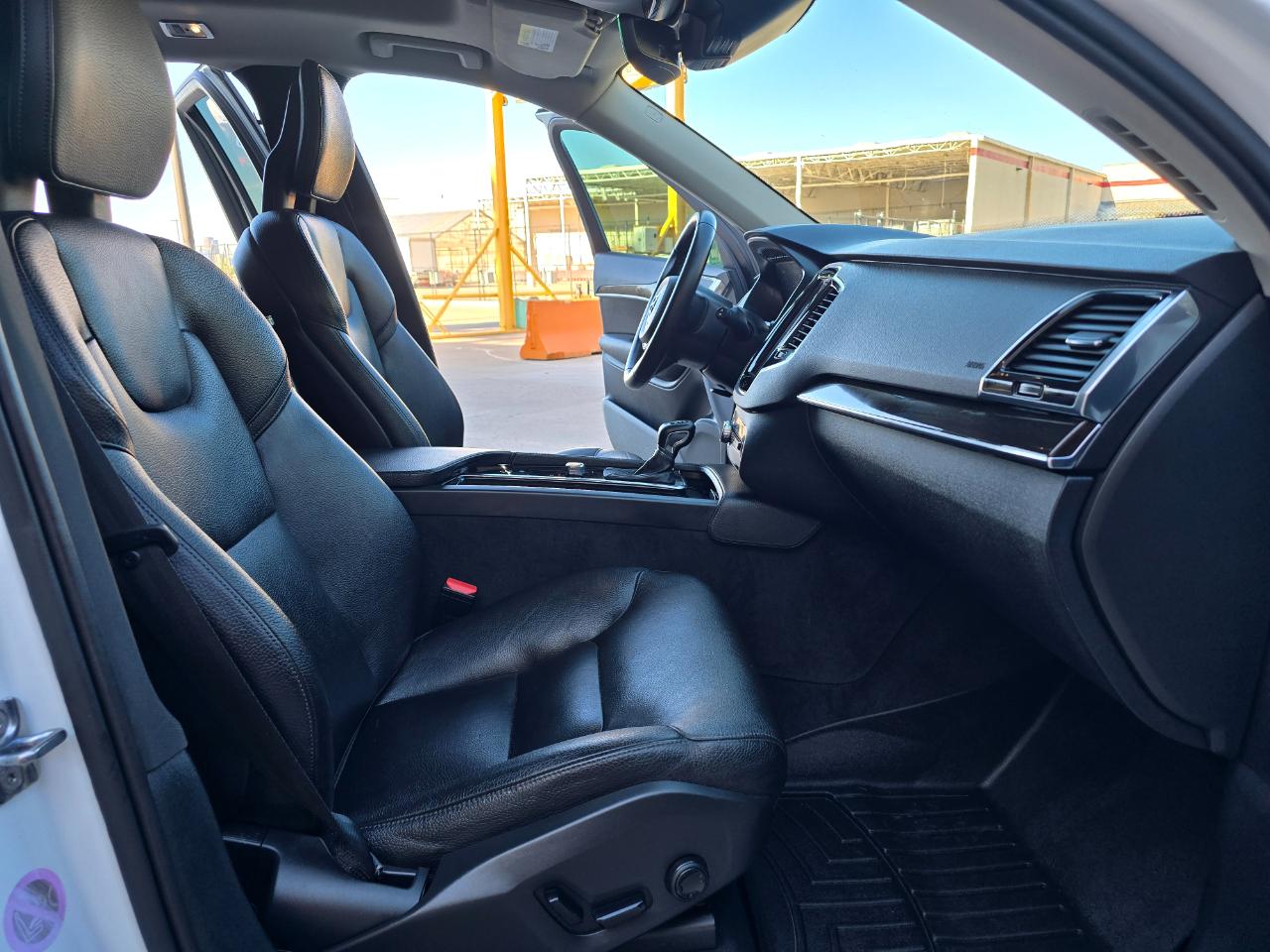 Volvo XC90 T6 AWD 7-Passenger Momentum 2018