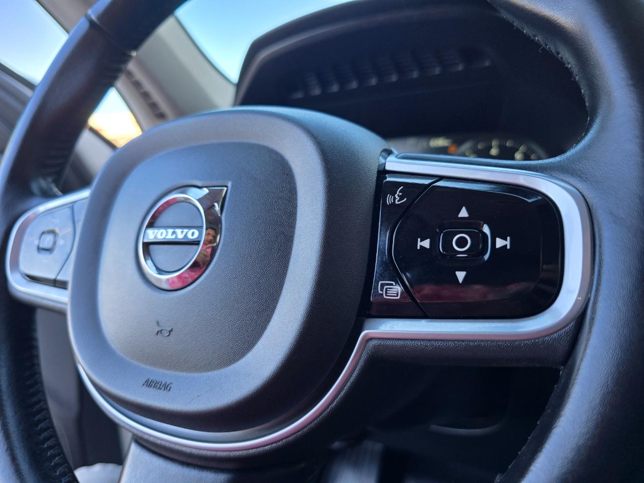 Volvo XC90 T6 AWD 7-Passenger Momentum 2018