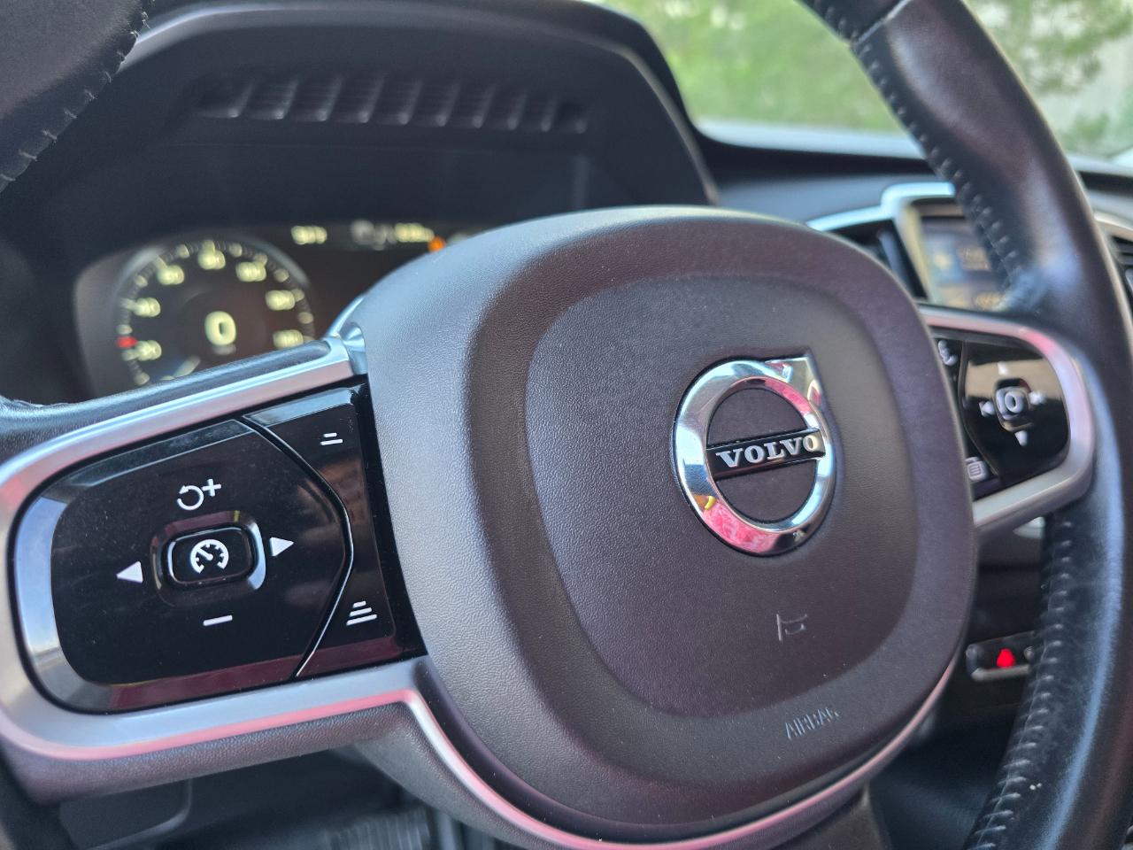 Volvo XC90 T6 AWD 7-Passenger Momentum 2018