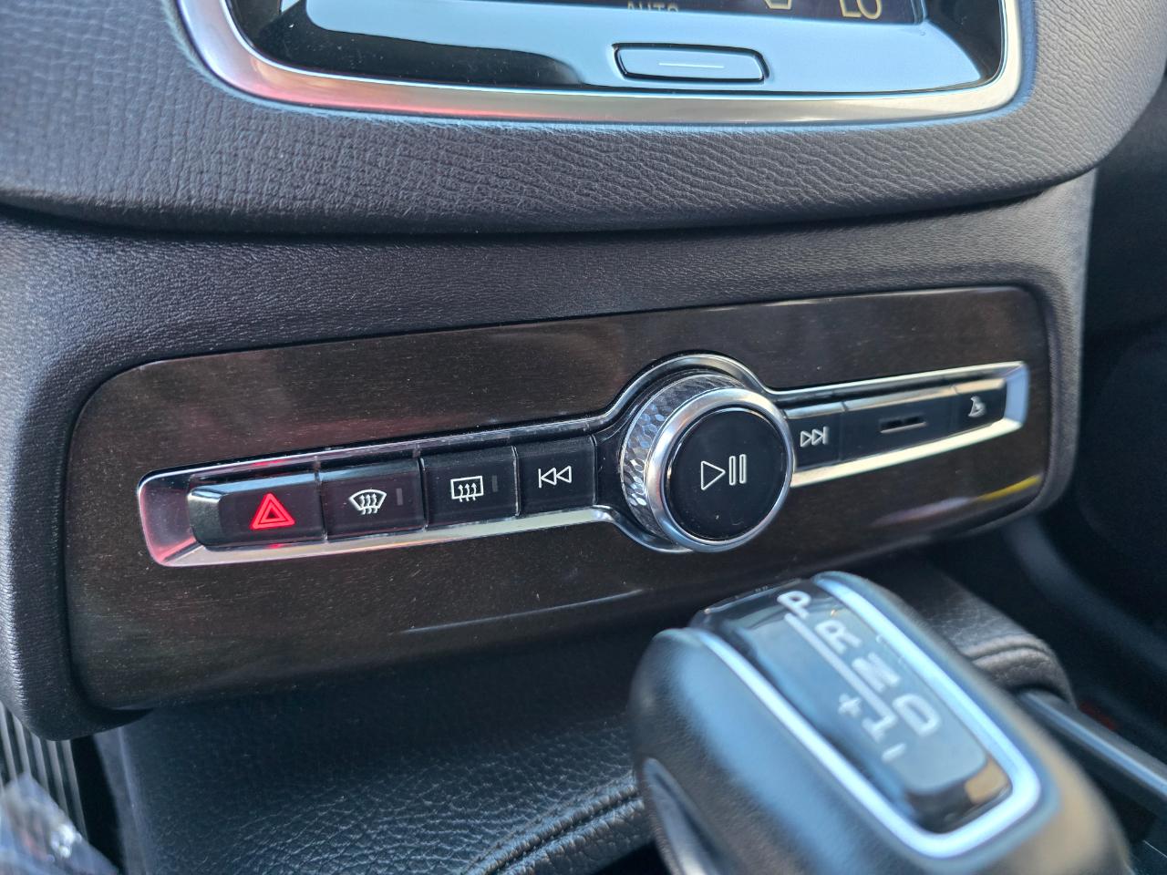Volvo XC90 T6 AWD 7-Passenger Momentum 2018