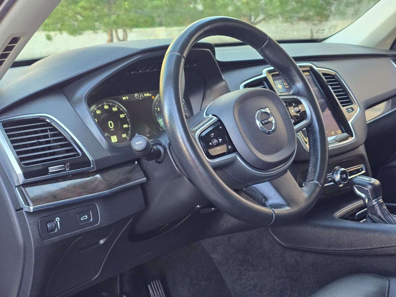 Volvo XC90 T6 AWD 7-Passenger Momentum 2018