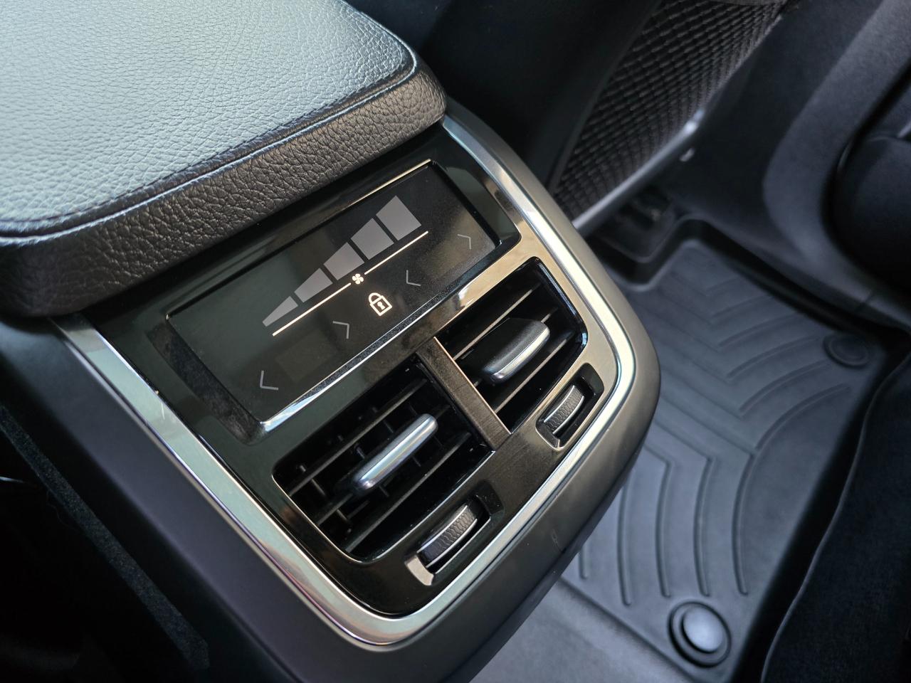 Volvo XC90 T6 AWD 7-Passenger Momentum 2018
