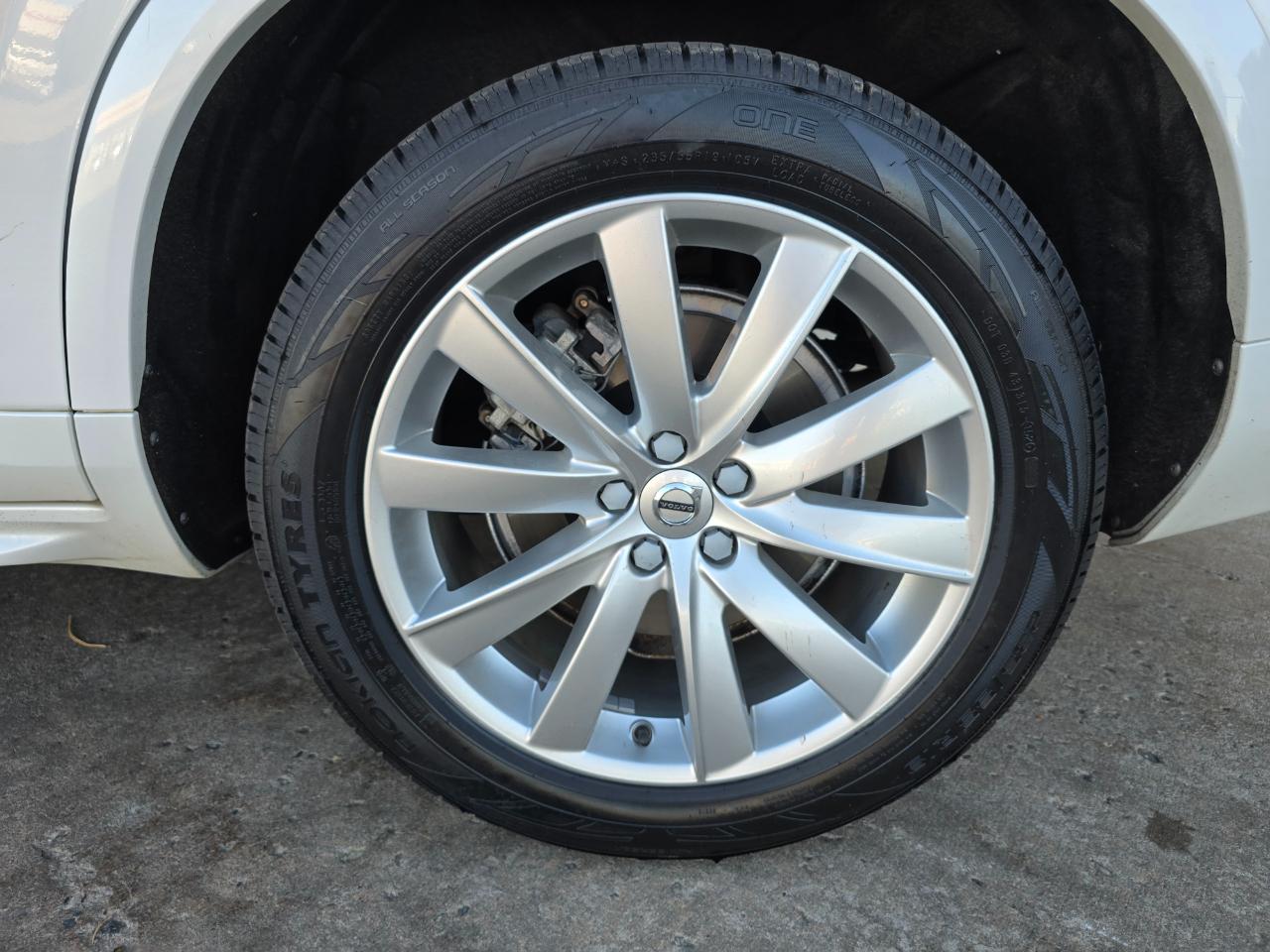 Volvo XC90 T6 AWD 7-Passenger Momentum 2018