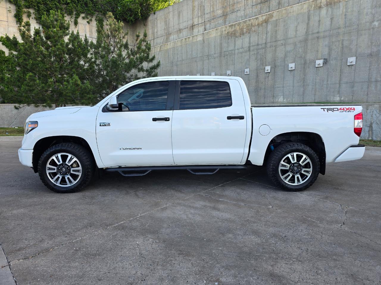 Toyota Tundra 4WD SR5 CrewMax 5.5' Bed 5.7L FFV (Natl) 2019