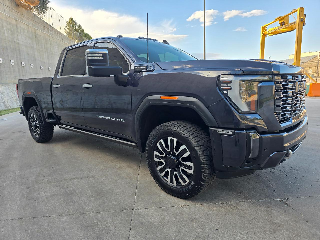 GMC Sierra 2500HD 4WD Crew Cab 159" Denali Ultimate 2024