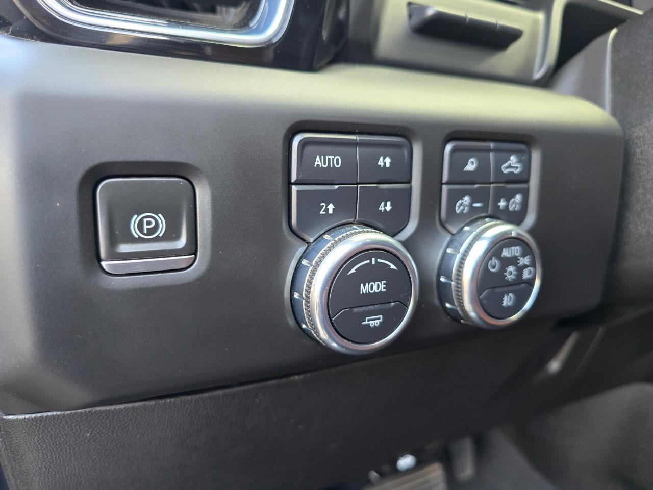 GMC Sierra 2500HD 4WD Crew Cab 159" Denali Ultimate 2024