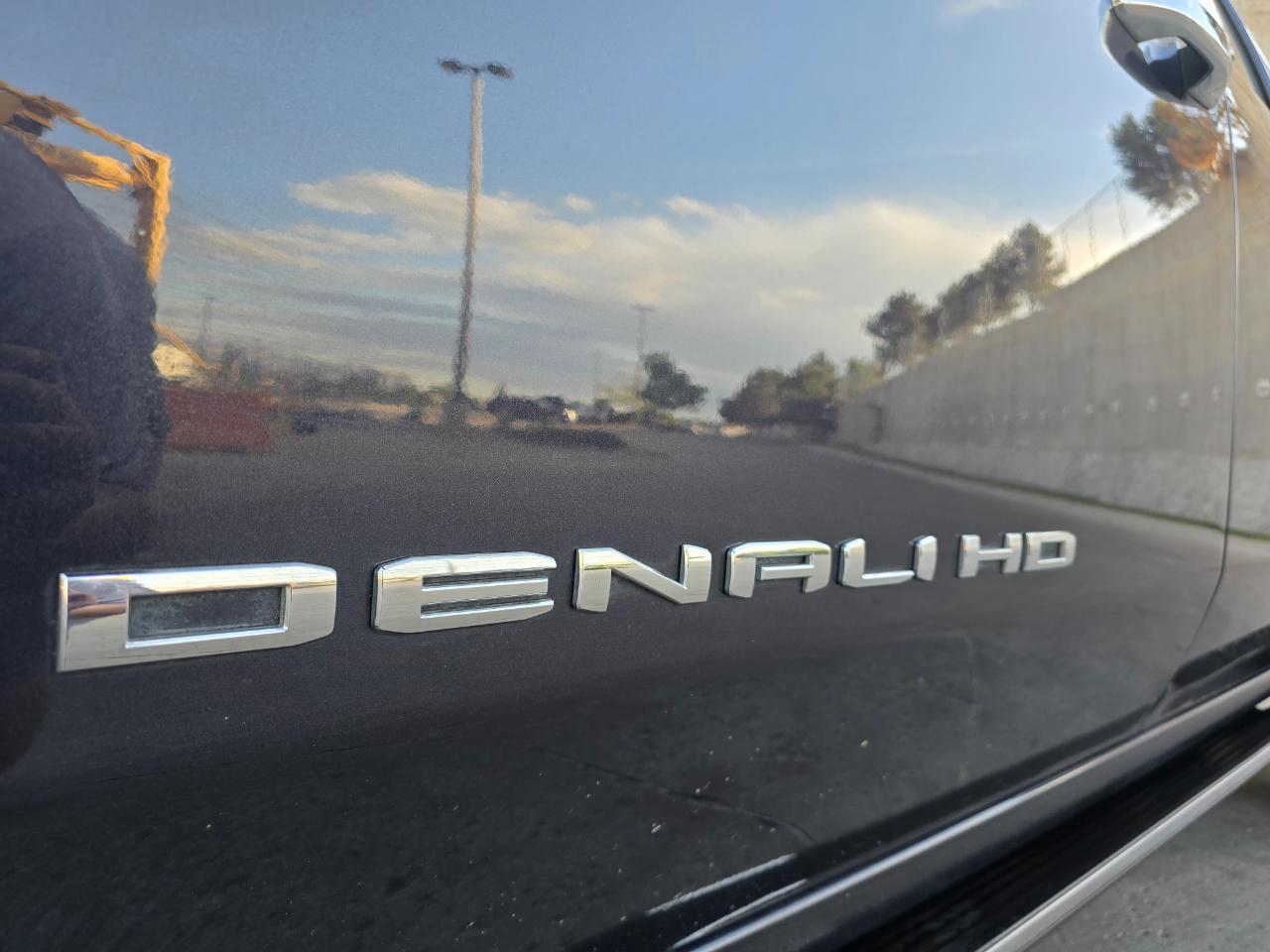 GMC Sierra 2500HD 4WD Crew Cab 159" Denali Ultimate 2024