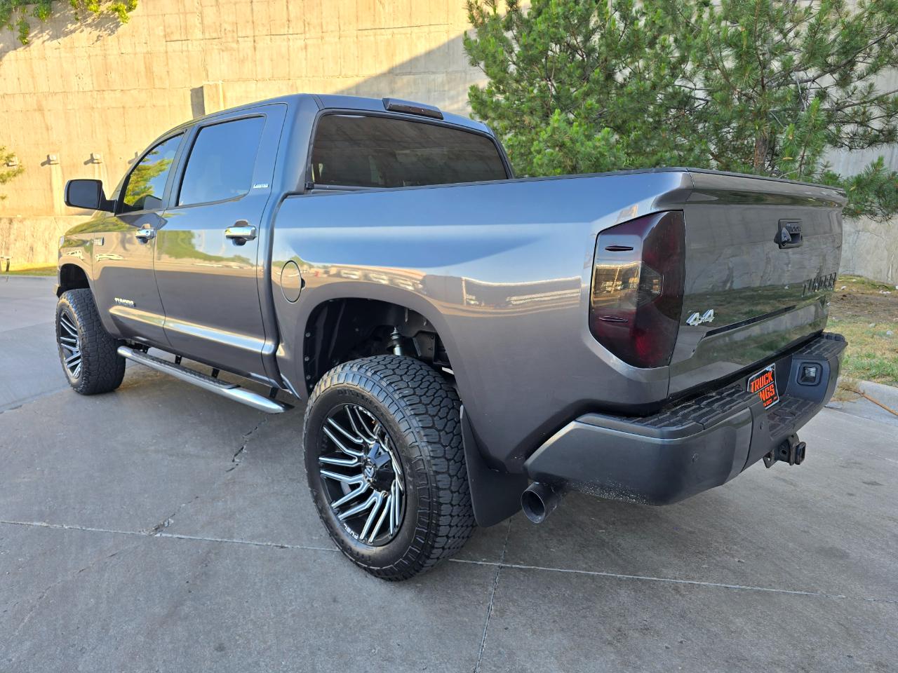 Toyota Tundra 4WD Truck CrewMax 5.7L FFV V8 6-Spd AT LTD (Natl) 2015