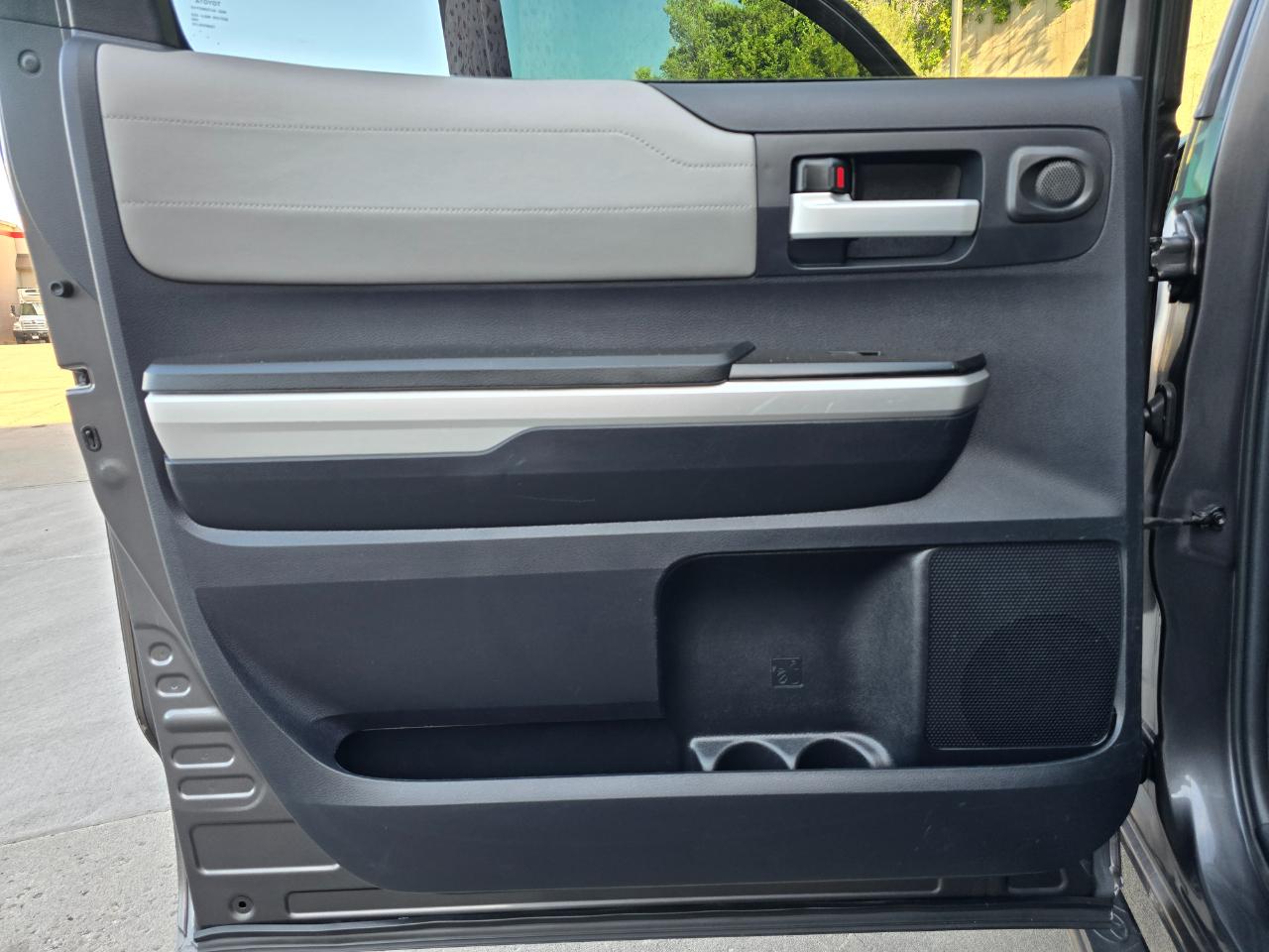 Toyota Tundra 4WD Truck CrewMax 5.7L FFV V8 6-Spd AT LTD (Natl) 2015