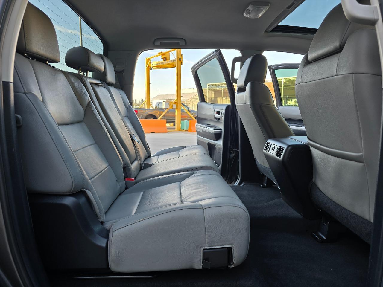 Toyota Tundra 4WD Truck CrewMax 5.7L FFV V8 6-Spd AT LTD (Natl) 2015