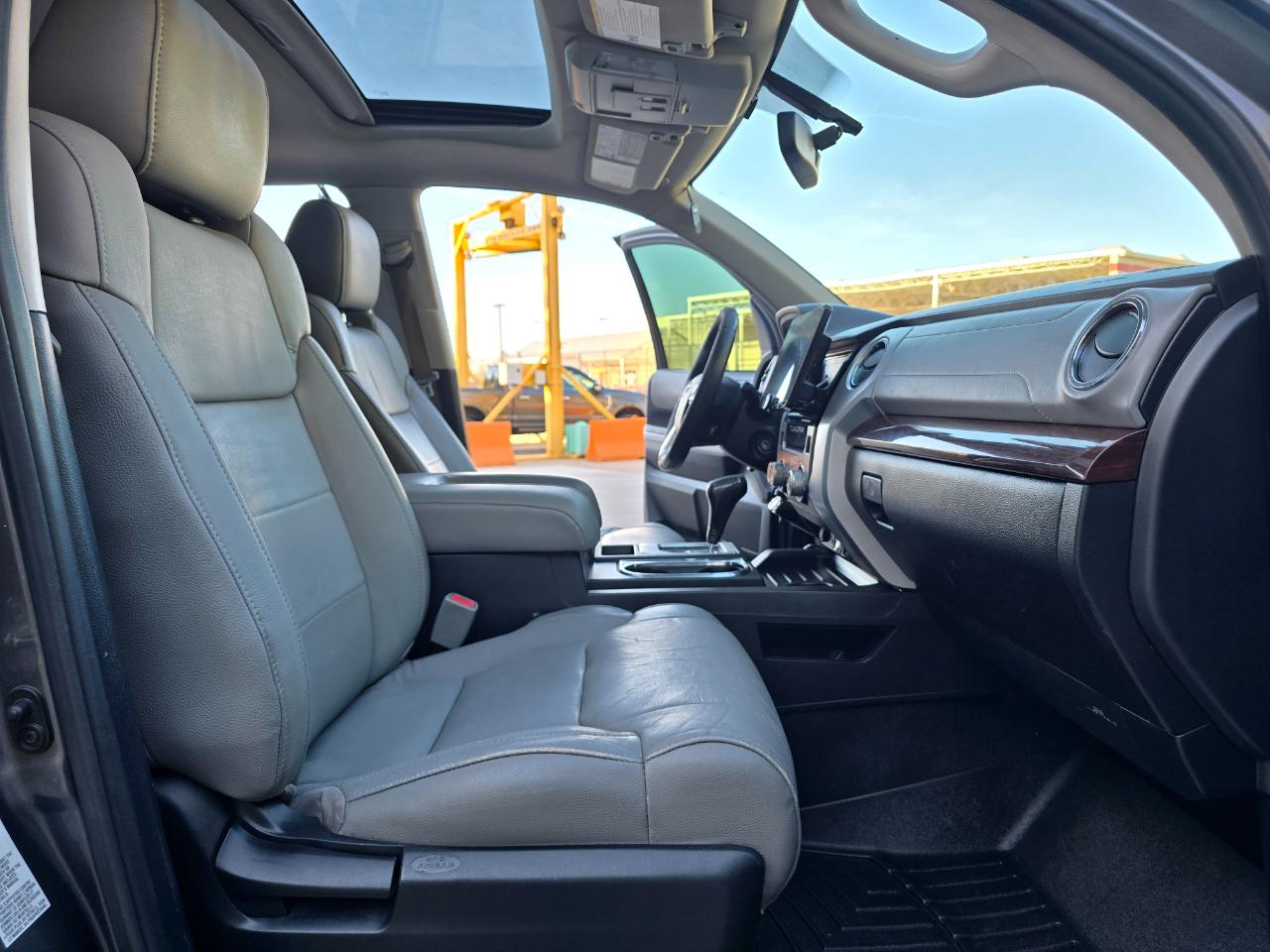 Toyota Tundra 4WD Truck CrewMax 5.7L FFV V8 6-Spd AT LTD (Natl) 2015