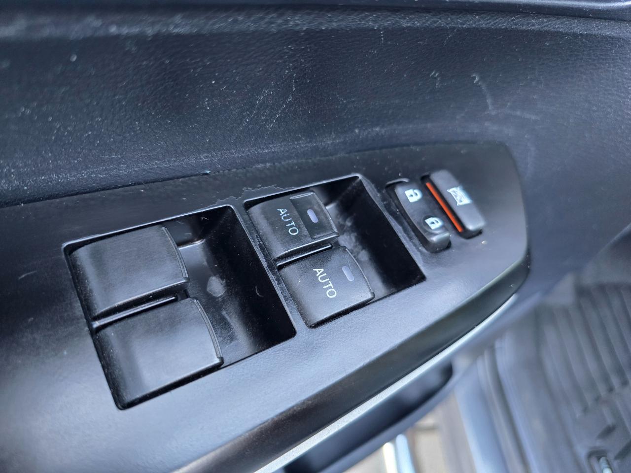 Toyota Tundra 4WD Truck CrewMax 5.7L FFV V8 6-Spd AT LTD (Natl) 2015
