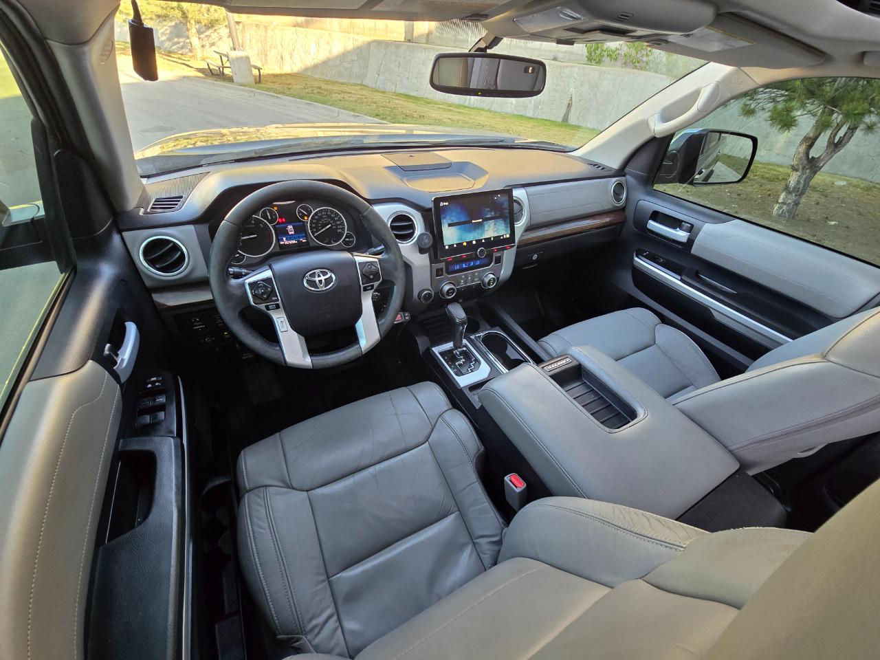 Toyota Tundra 4WD Truck CrewMax 5.7L FFV V8 6-Spd AT LTD (Natl) 2015
