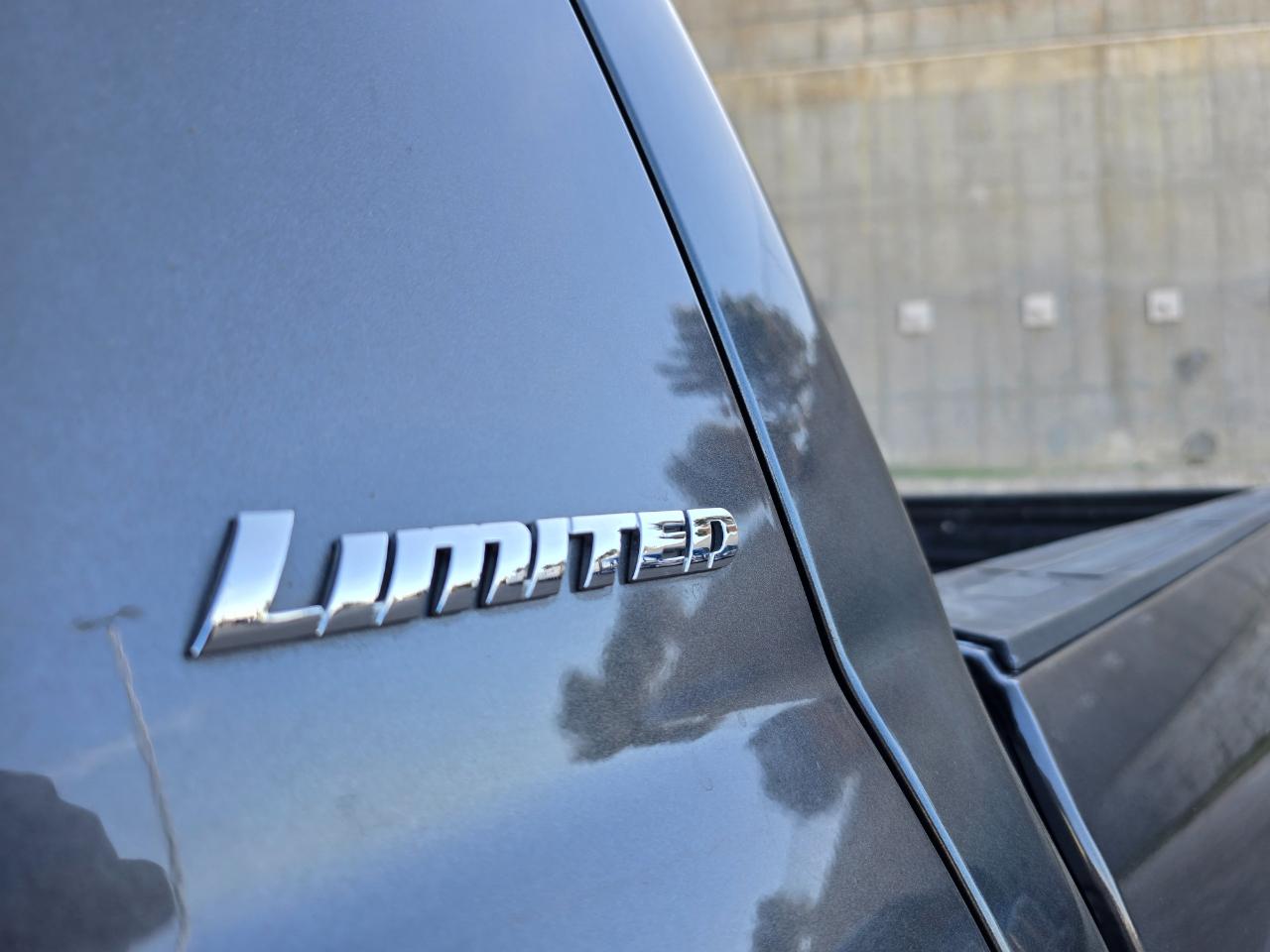 Toyota Tundra 4WD Truck CrewMax 5.7L FFV V8 6-Spd AT LTD (Natl) 2015
