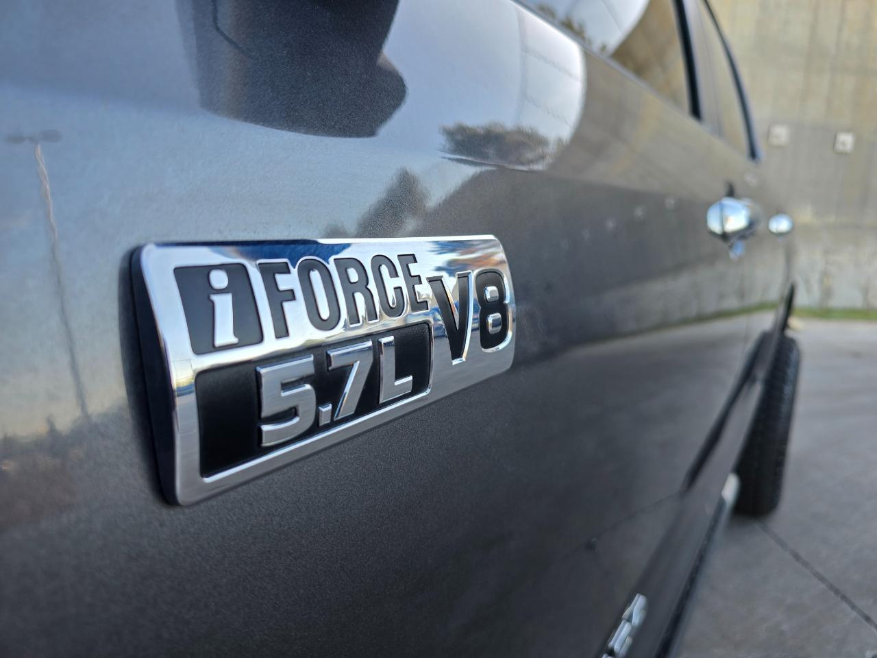 Toyota Tundra 4WD Truck CrewMax 5.7L FFV V8 6-Spd AT LTD (Natl) 2015