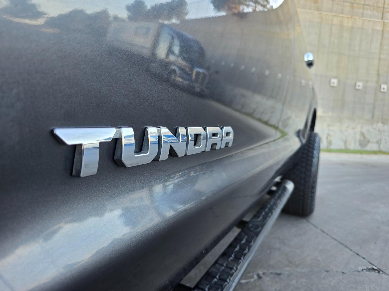 Toyota Tundra 4WD Truck CrewMax 5.7L FFV V8 6-Spd AT LTD (Natl) 2015