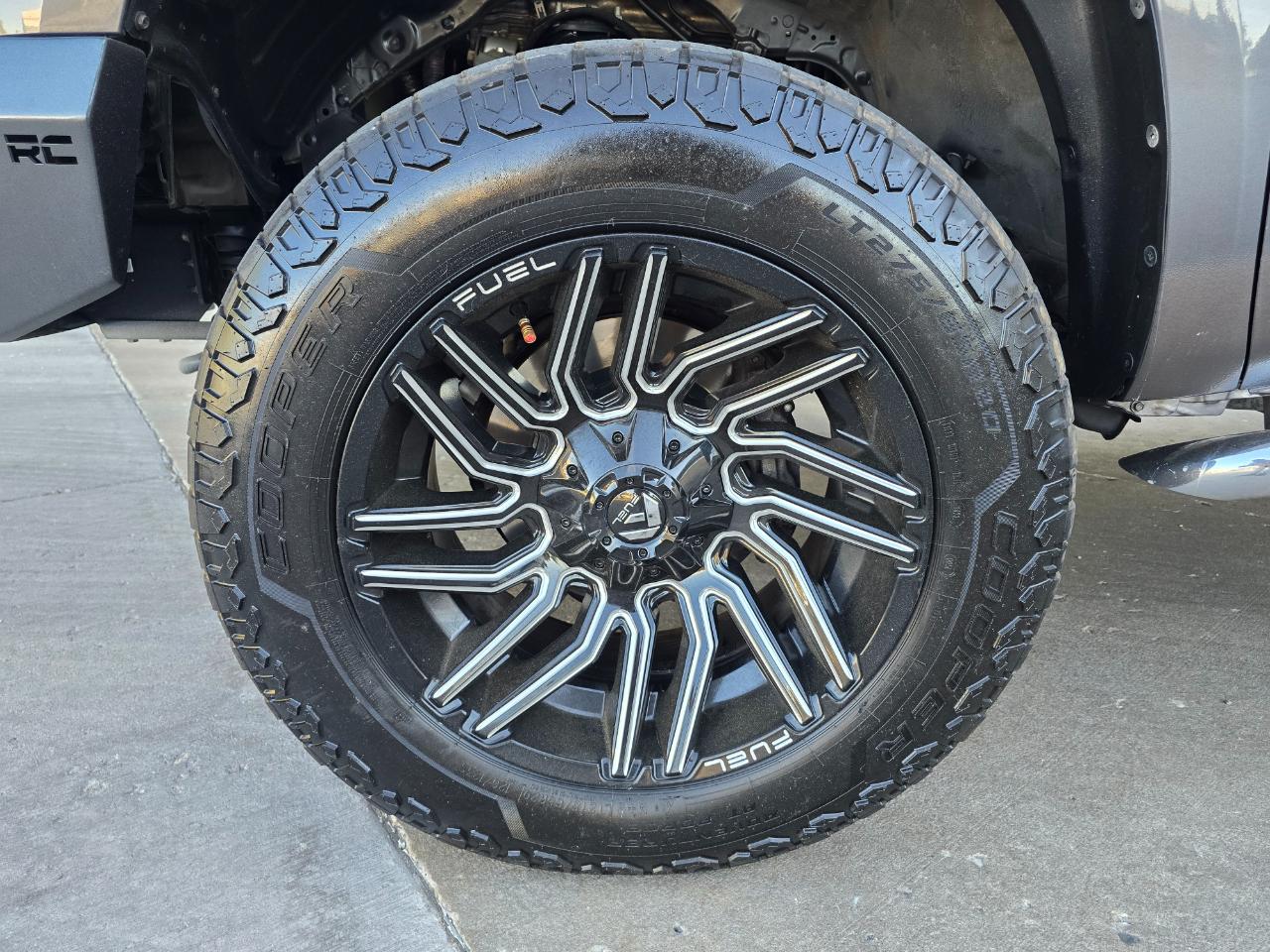 Toyota Tundra 4WD Truck CrewMax 5.7L FFV V8 6-Spd AT LTD (Natl) 2015