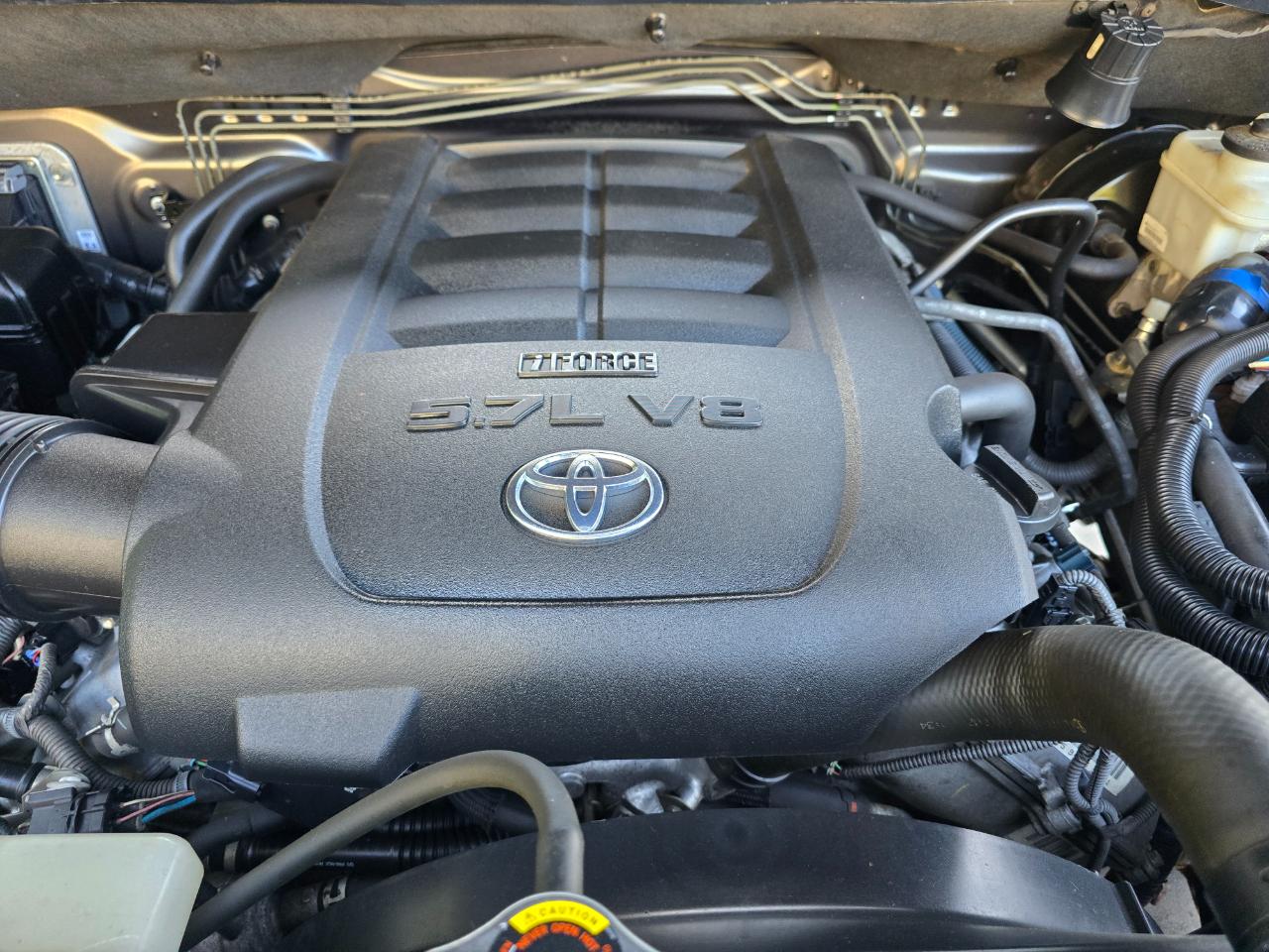 Toyota Tundra 4WD Truck CrewMax 5.7L FFV V8 6-Spd AT LTD (Natl) 2015