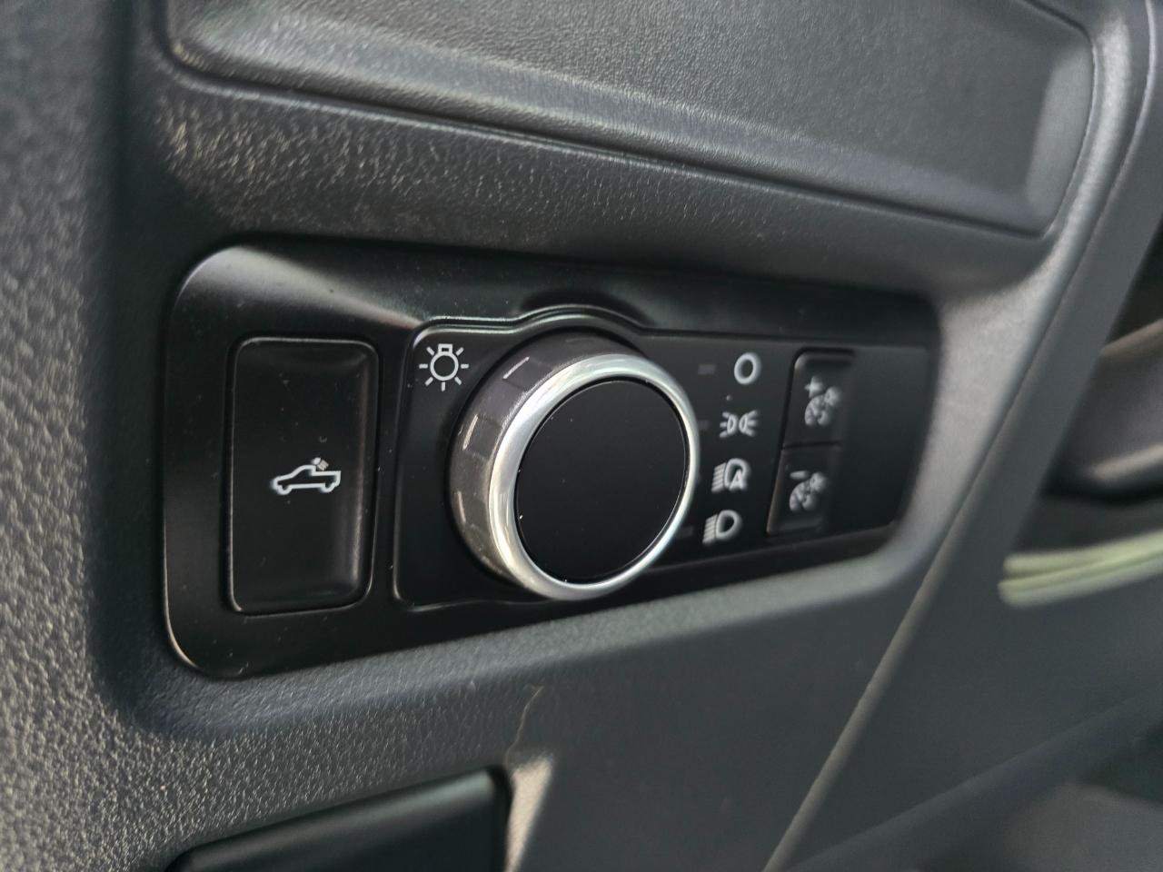 Ford F-150 XL 4WD Reg Cab 6.5' Box 2024