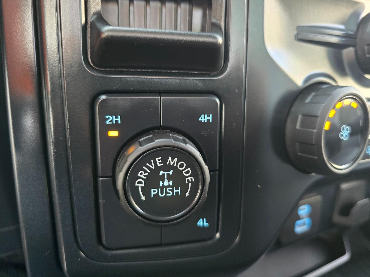 Ford F-150 XL 4WD Reg Cab 6.5' Box 2024