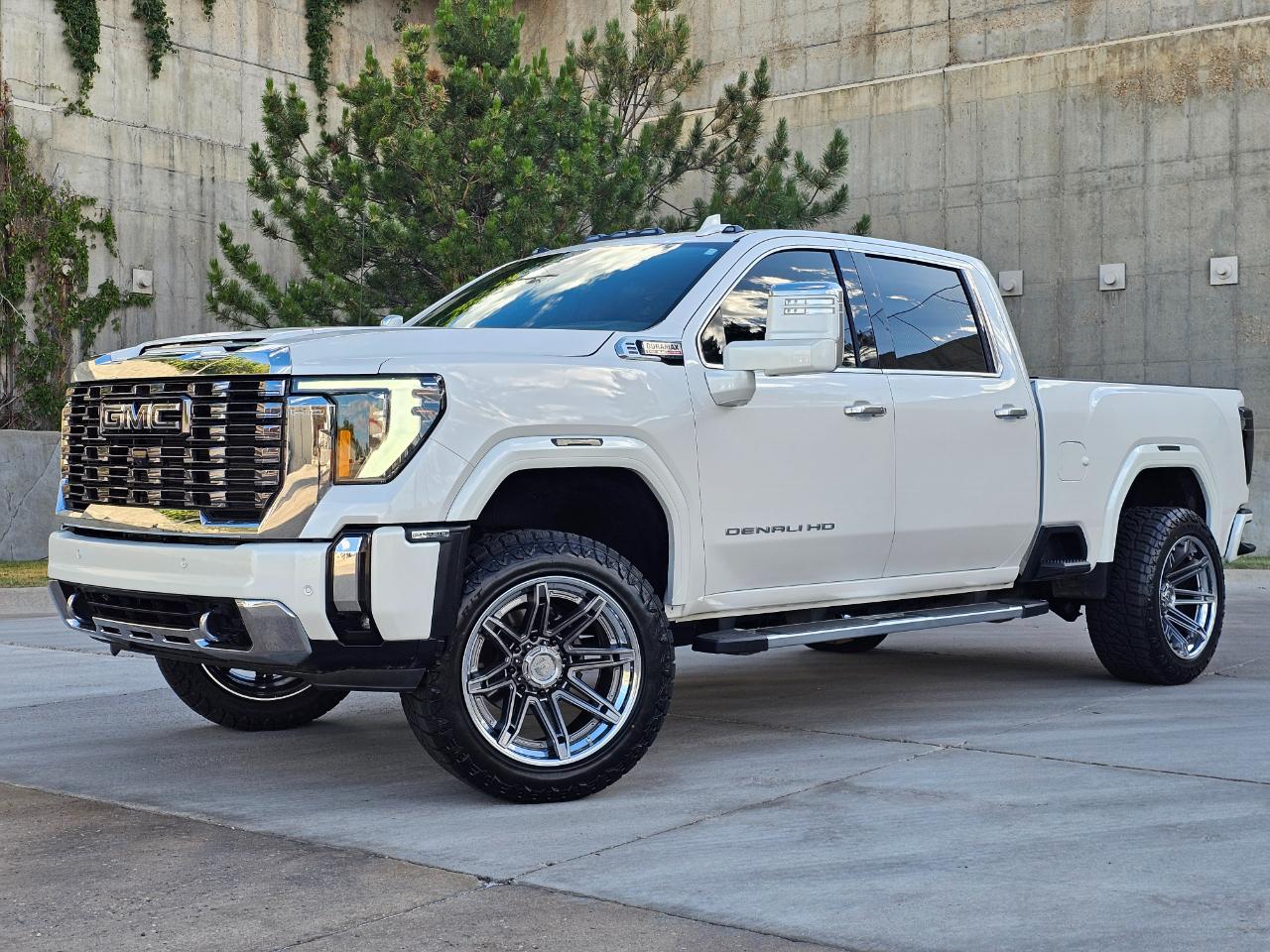 GMC Sierra 3500HD 4WD Crew Cab 159" Denali 2024