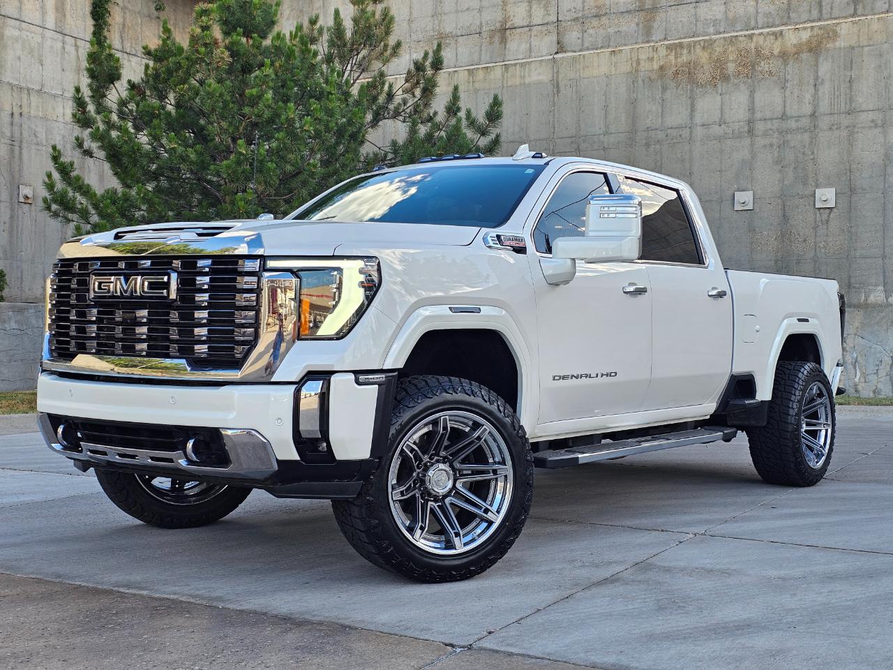 GMC Sierra 3500HD 4WD Crew Cab 159" Denali 2024