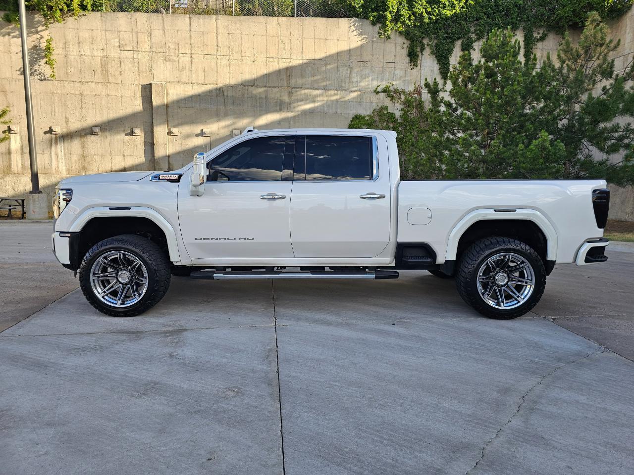 GMC Sierra 3500HD 4WD Crew Cab 159" Denali 2024