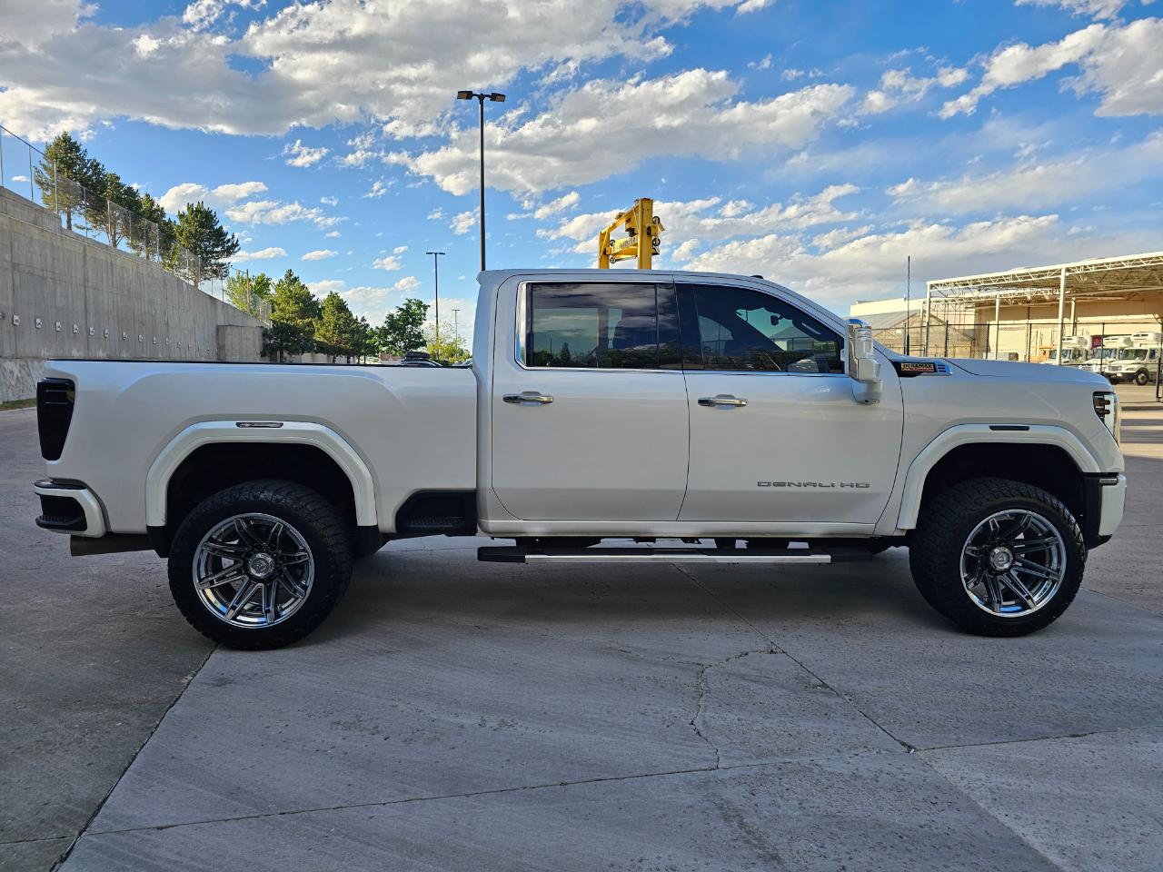 GMC Sierra 3500HD 4WD Crew Cab 159" Denali 2024