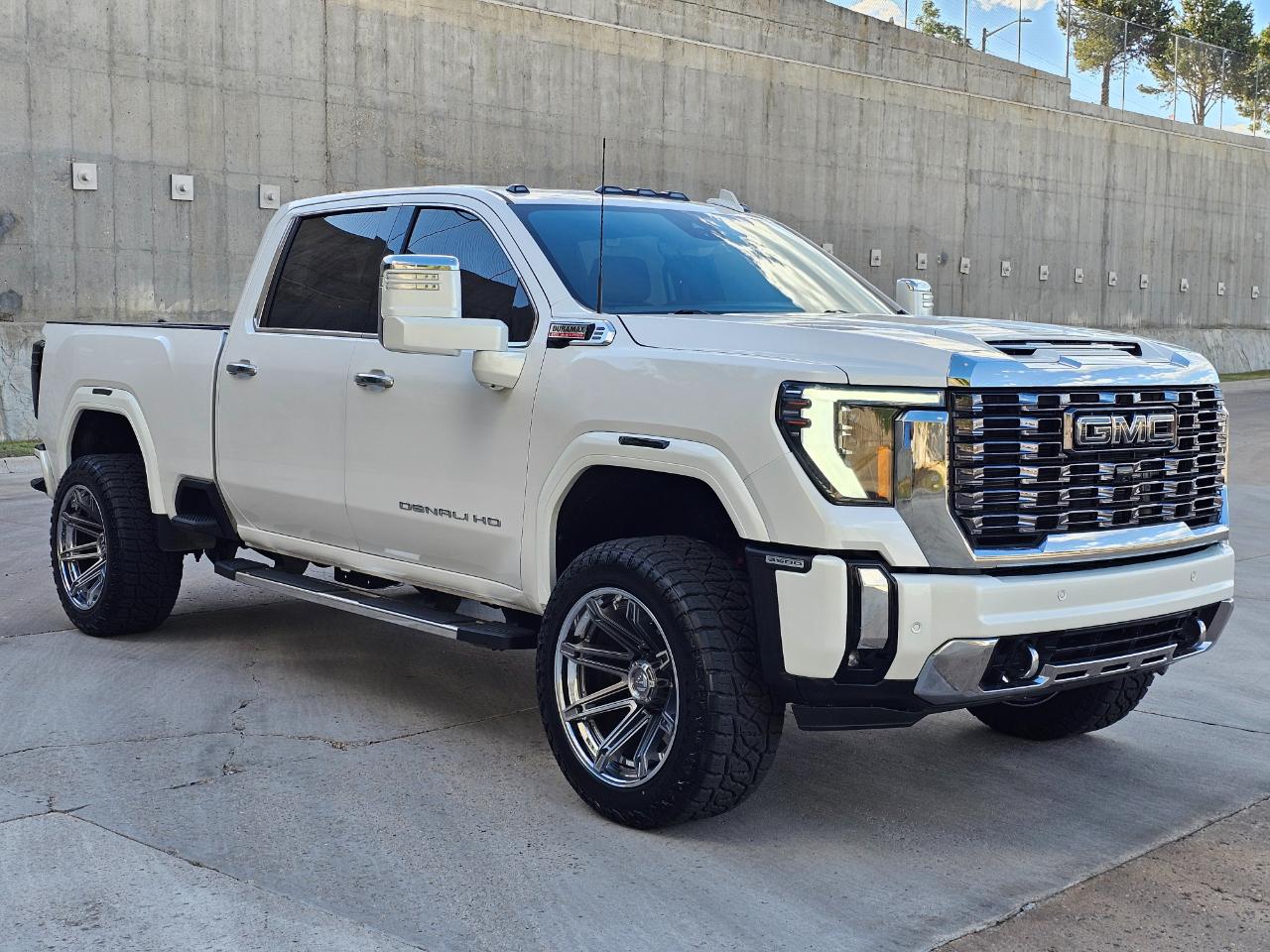 GMC Sierra 3500HD 4WD Crew Cab 159" Denali 2024