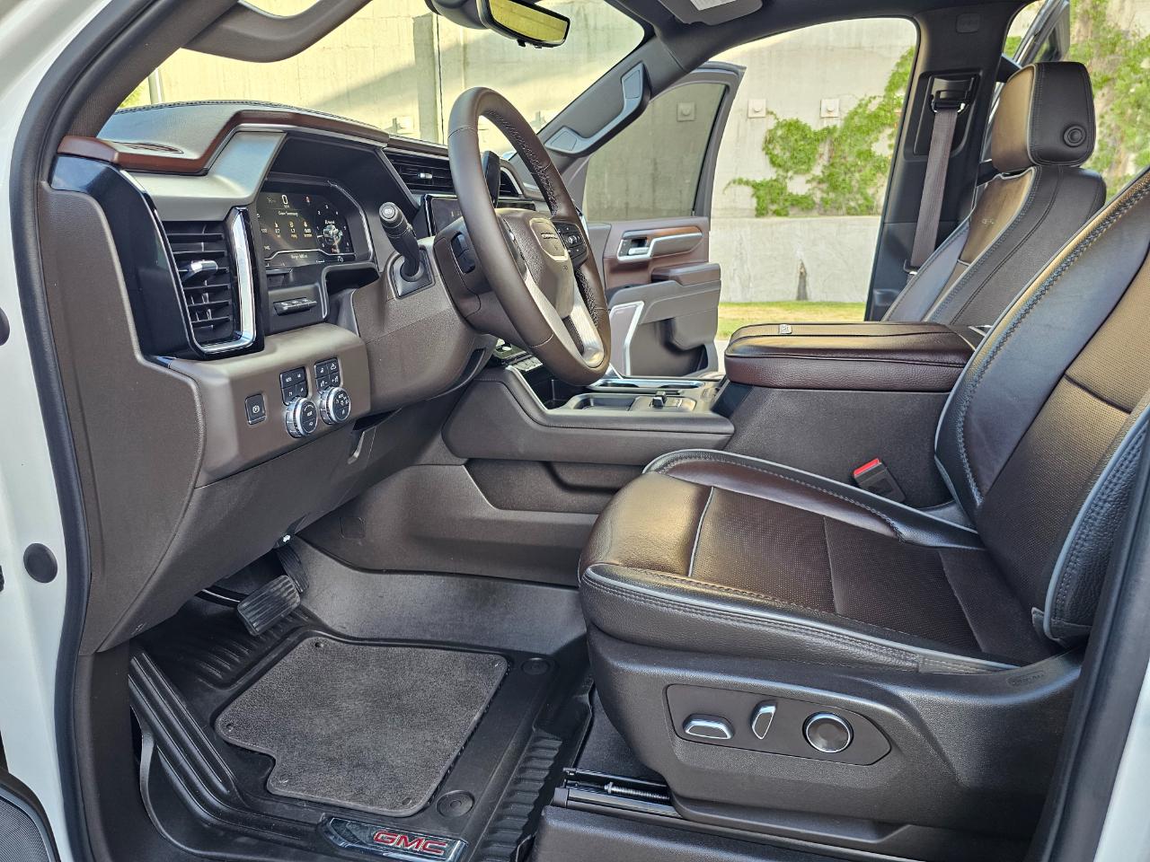 GMC Sierra 3500HD 4WD Crew Cab 159" Denali 2024