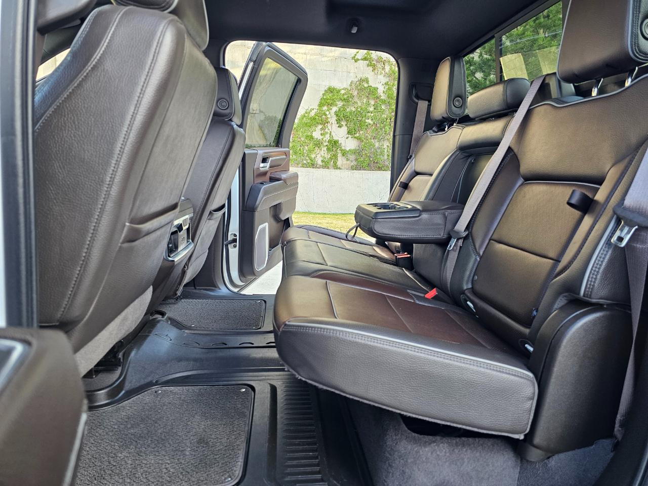GMC Sierra 3500HD 4WD Crew Cab 159" Denali 2024