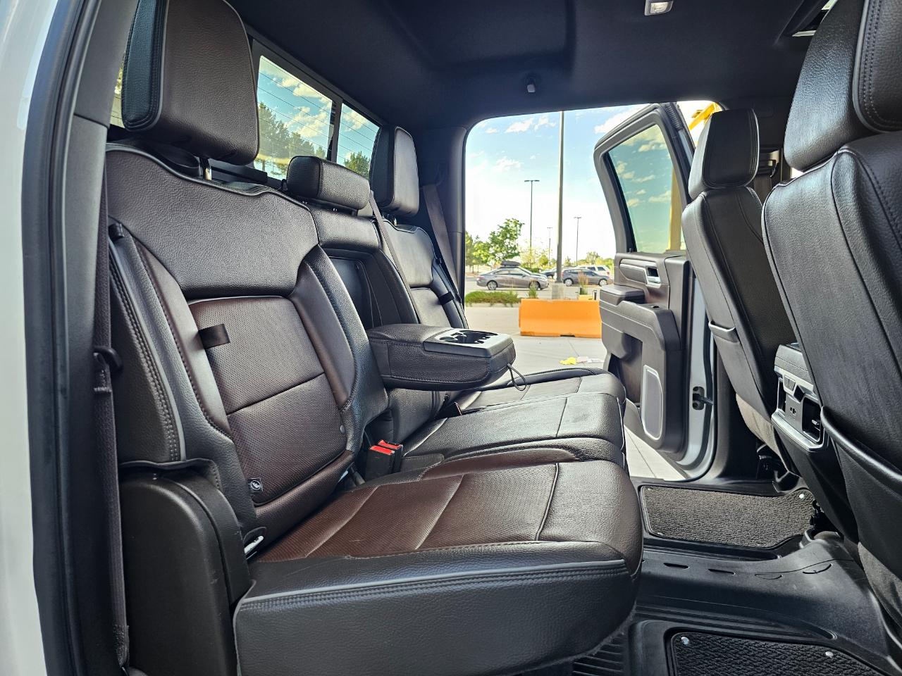 GMC Sierra 3500HD 4WD Crew Cab 159" Denali 2024