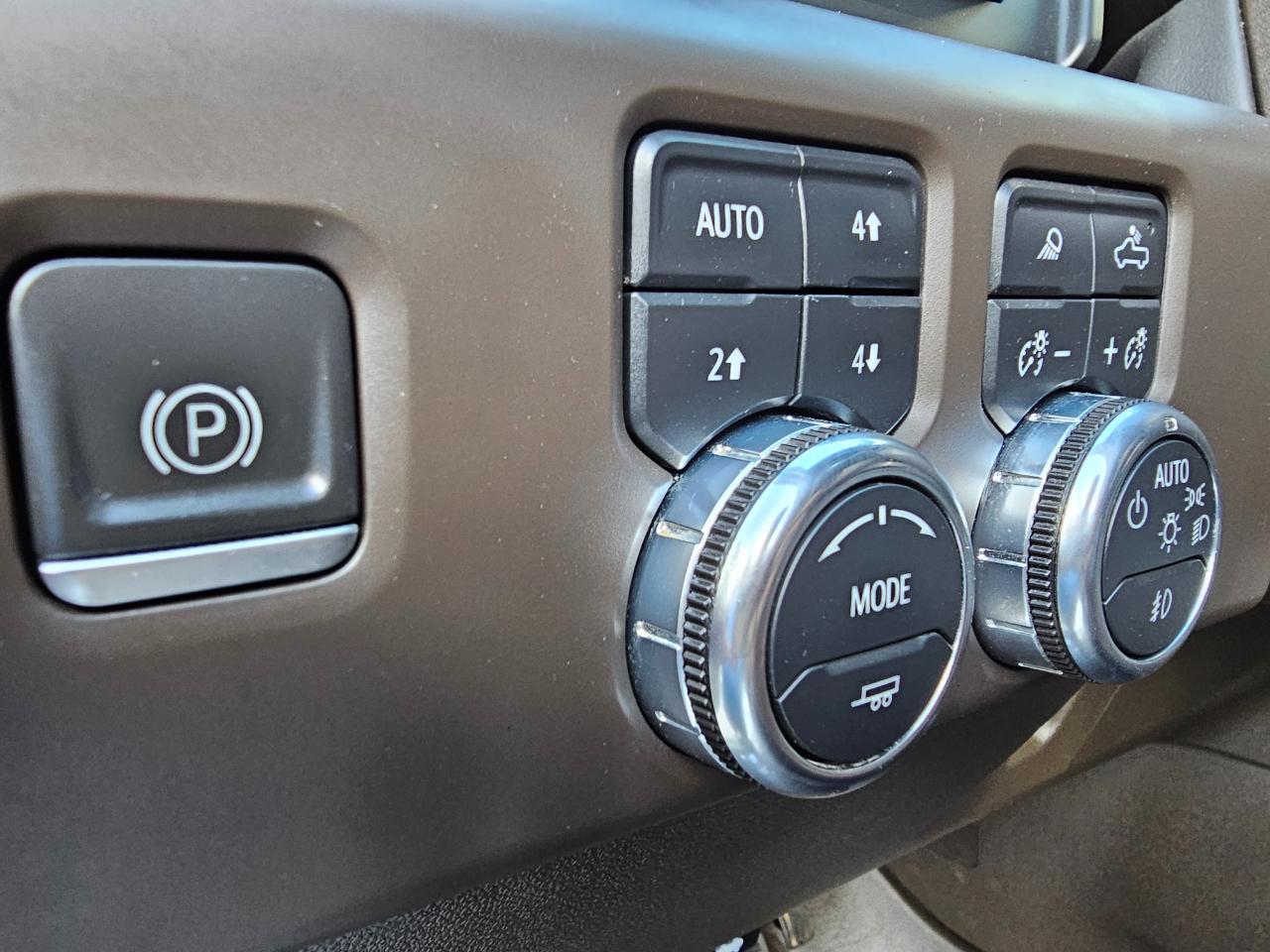 GMC Sierra 3500HD 4WD Crew Cab 159" Denali 2024