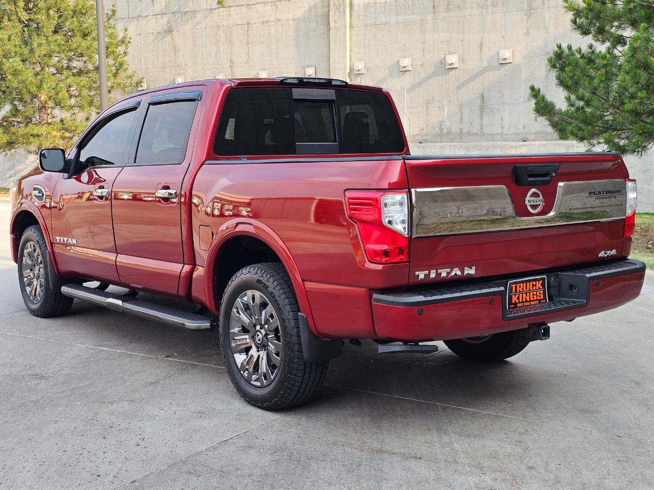 Nissan Titan 4x4 Crew Cab Platinum Reserve 2017