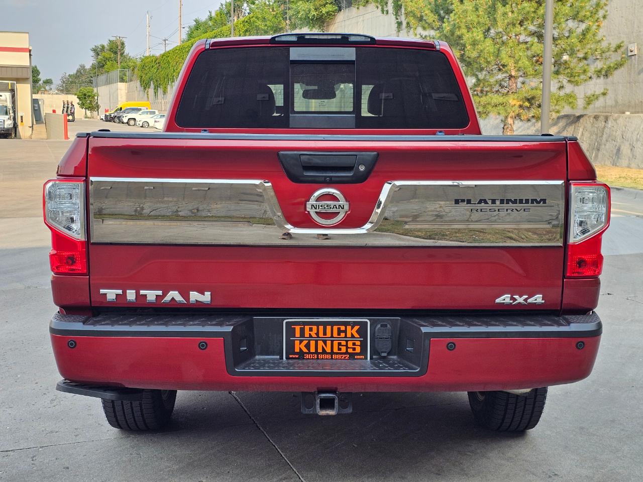 Nissan Titan 4x4 Crew Cab Platinum Reserve 2017