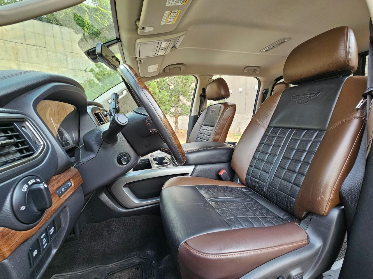 Nissan Titan 4x4 Crew Cab Platinum Reserve 2017