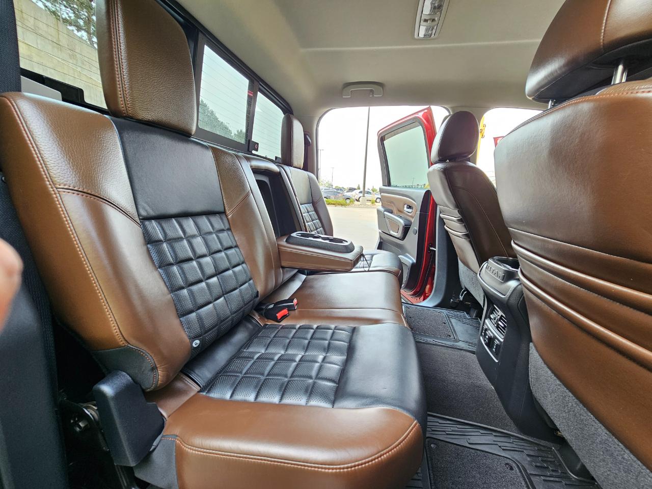 Nissan Titan 4x4 Crew Cab Platinum Reserve 2017