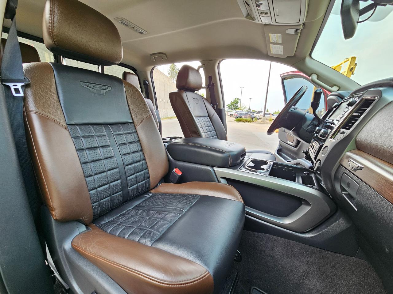 Nissan Titan 4x4 Crew Cab Platinum Reserve 2017