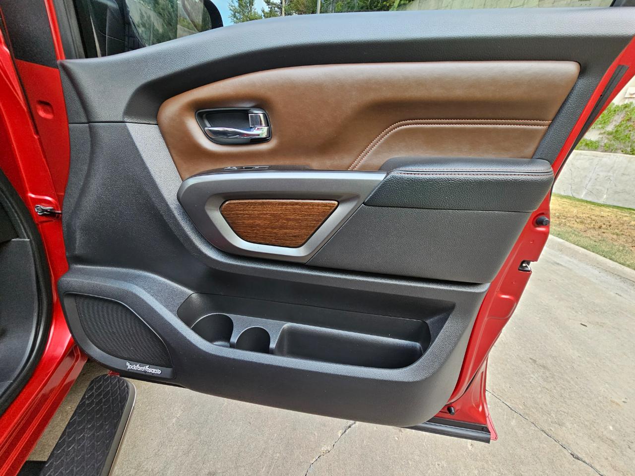 Nissan Titan 4x4 Crew Cab Platinum Reserve 2017