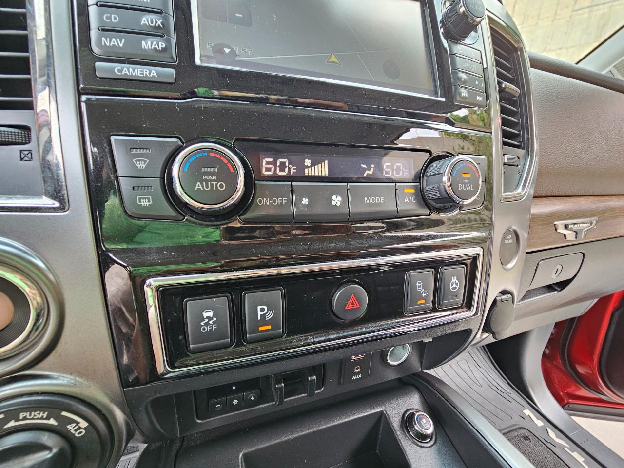 Nissan Titan 4x4 Crew Cab Platinum Reserve 2017