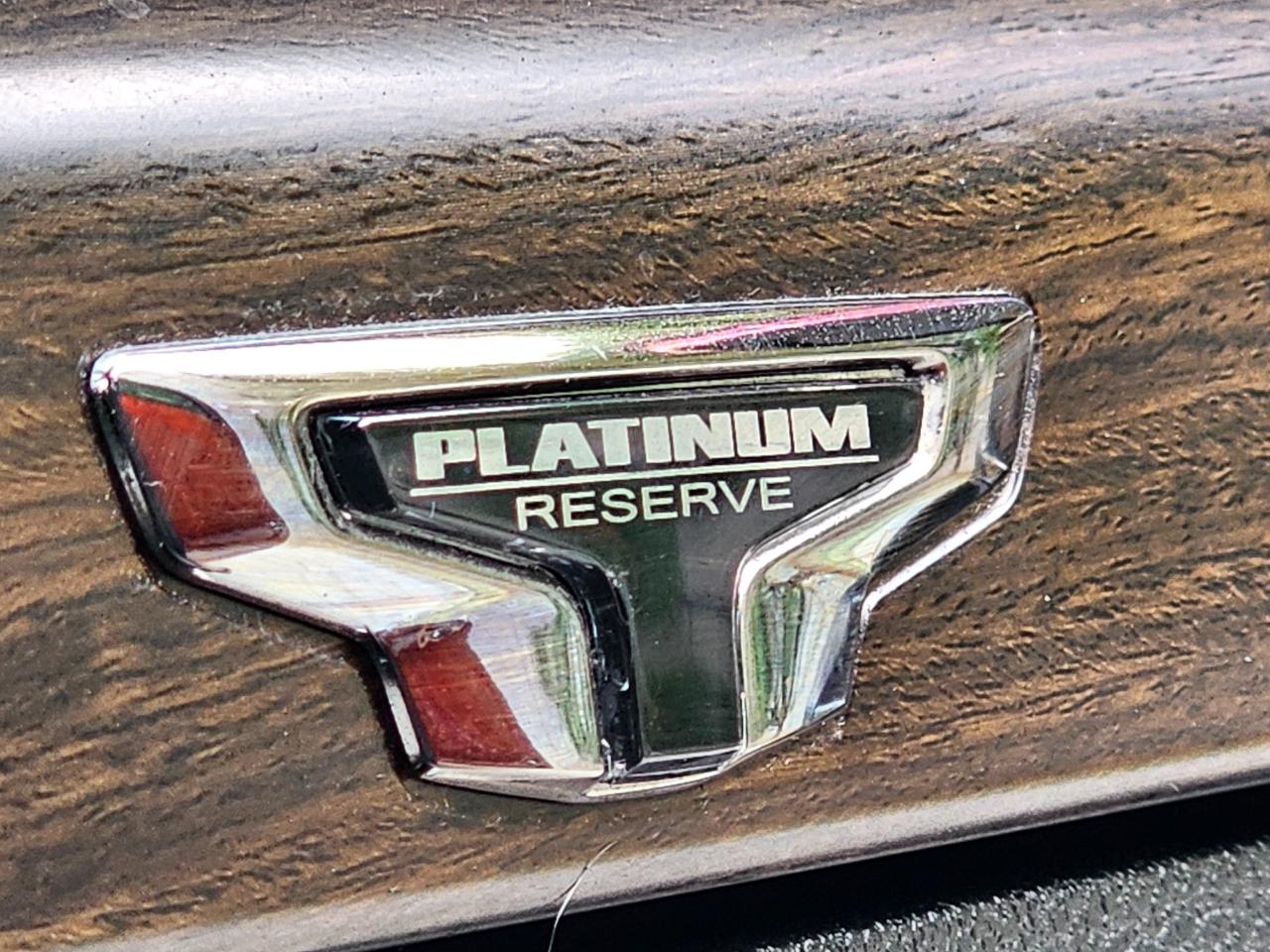 Nissan Titan 4x4 Crew Cab Platinum Reserve 2017