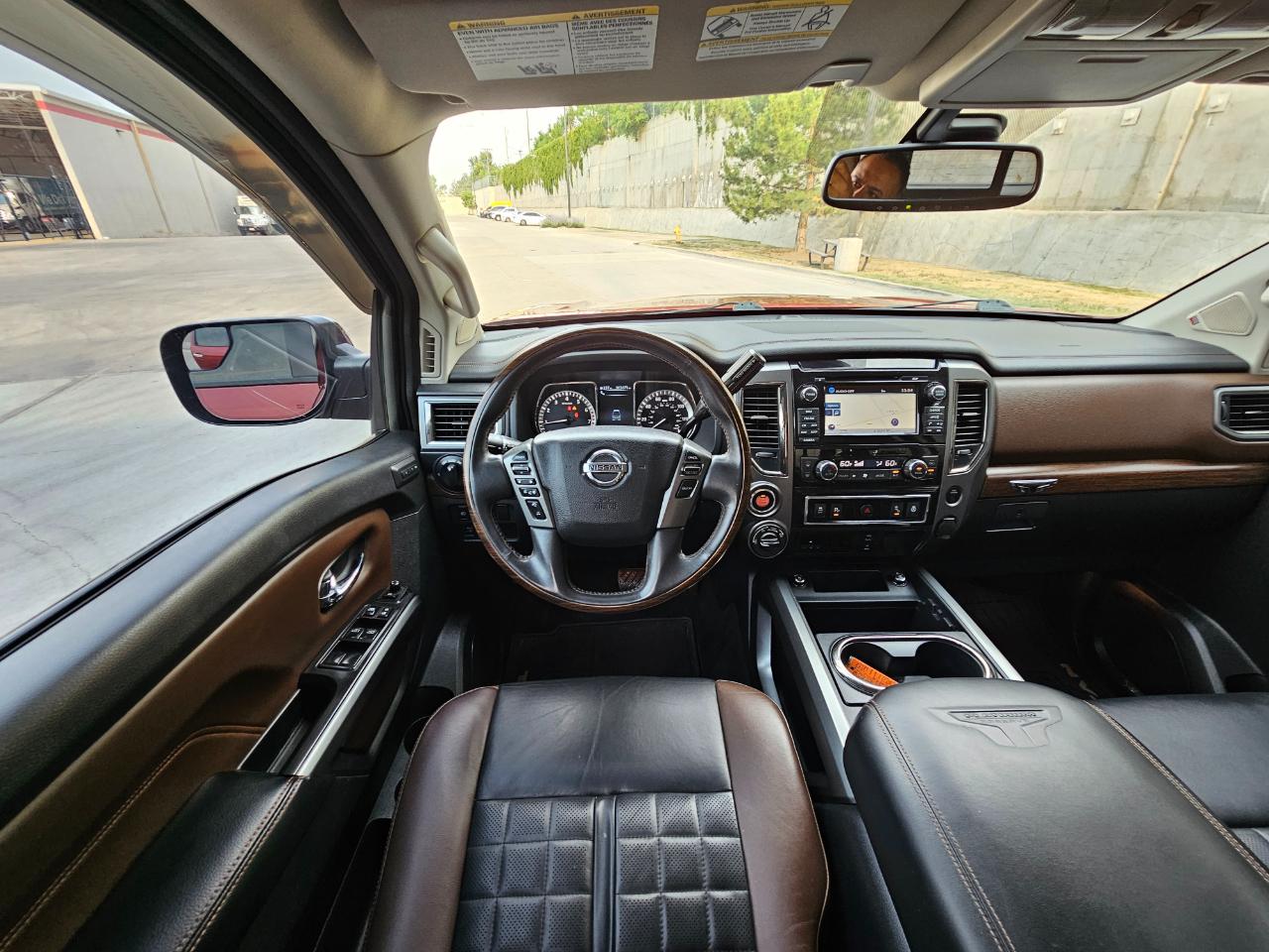Nissan Titan 4x4 Crew Cab Platinum Reserve 2017
