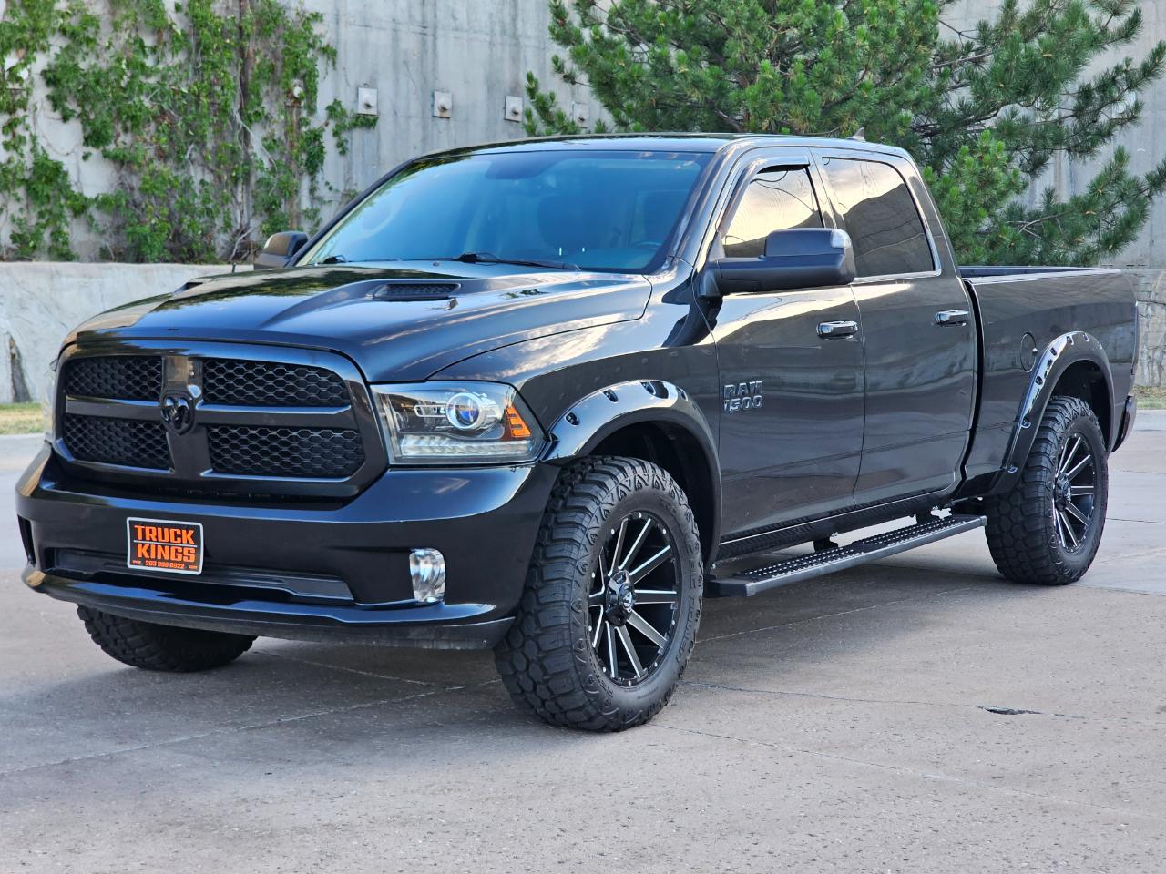 RAM 1500 Night 4x4 Crew Cab 6'4" Box *Ltd Avail* 2018