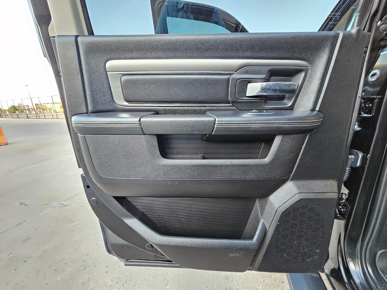RAM 1500 Night 4x4 Crew Cab 6'4" Box *Ltd Avail* 2018
