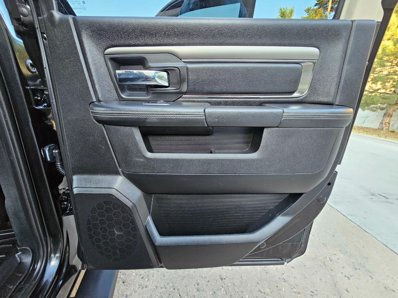 RAM 1500 Night 4x4 Crew Cab 6'4" Box *Ltd Avail* 2018