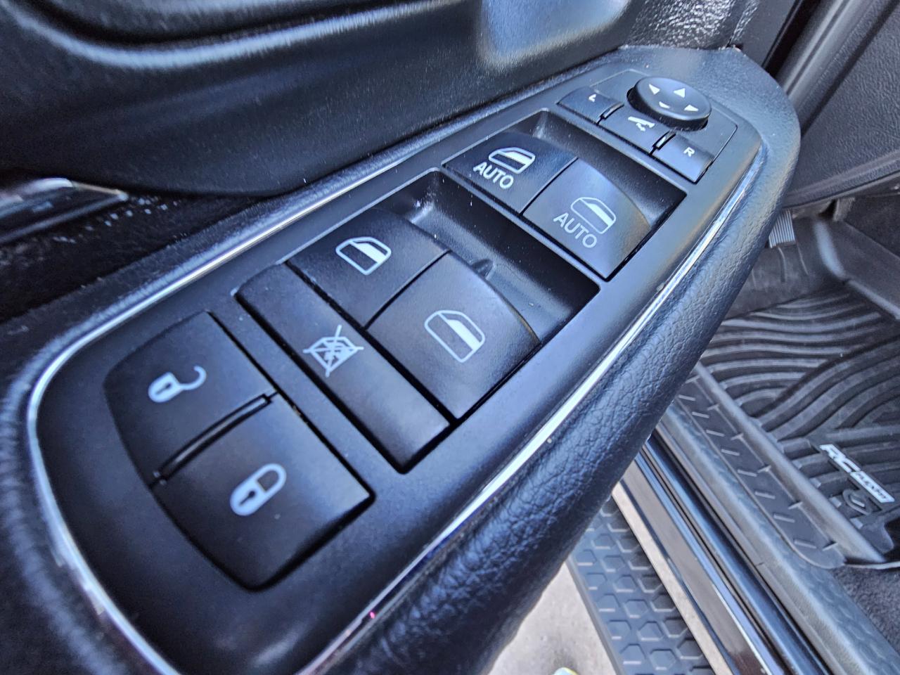 RAM 1500 Night 4x4 Crew Cab 6'4" Box *Ltd Avail* 2018