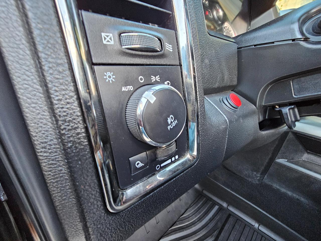 RAM 1500 Night 4x4 Crew Cab 6'4" Box *Ltd Avail* 2018