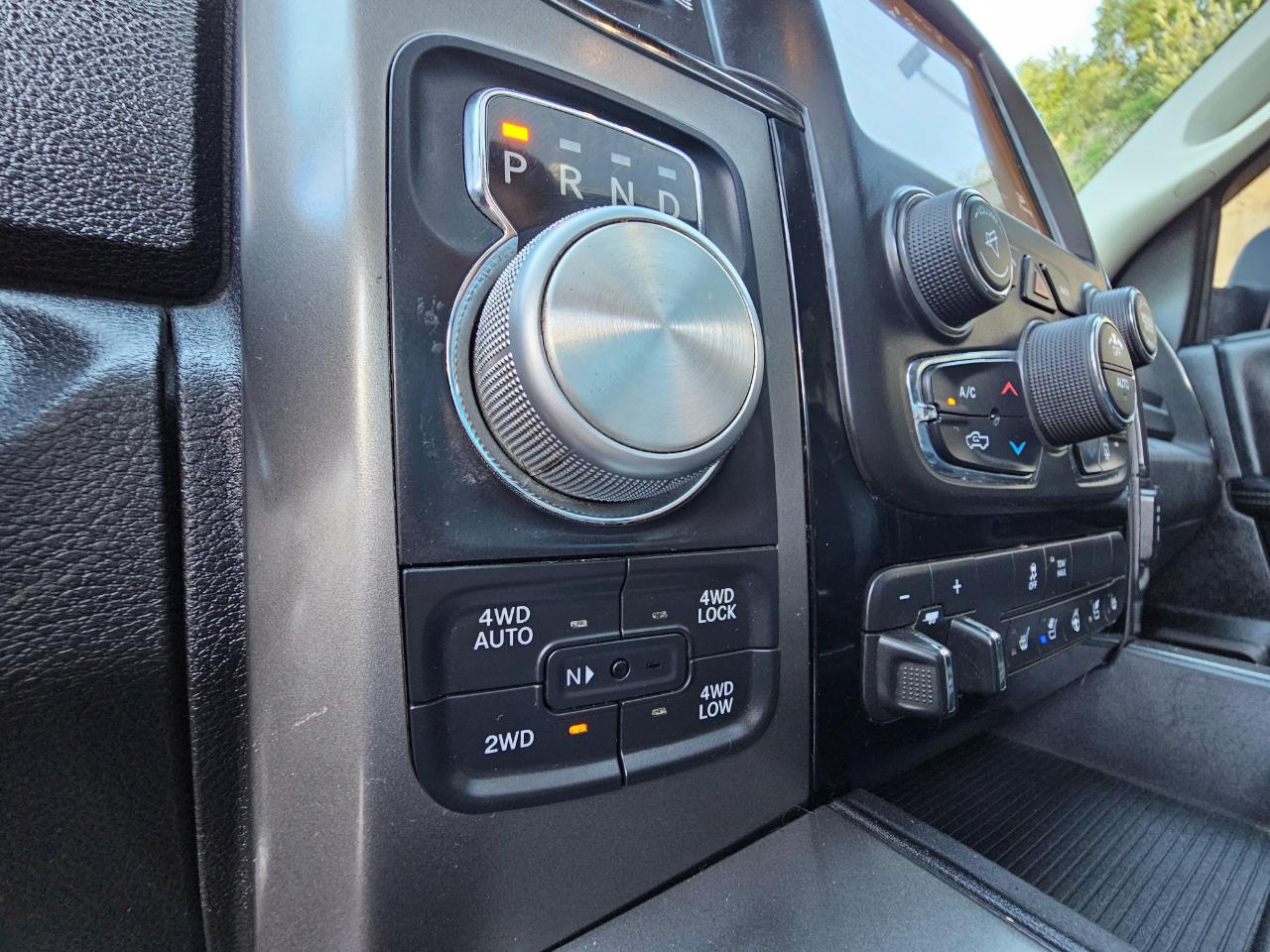 RAM 1500 Night 4x4 Crew Cab 6'4" Box *Ltd Avail* 2018