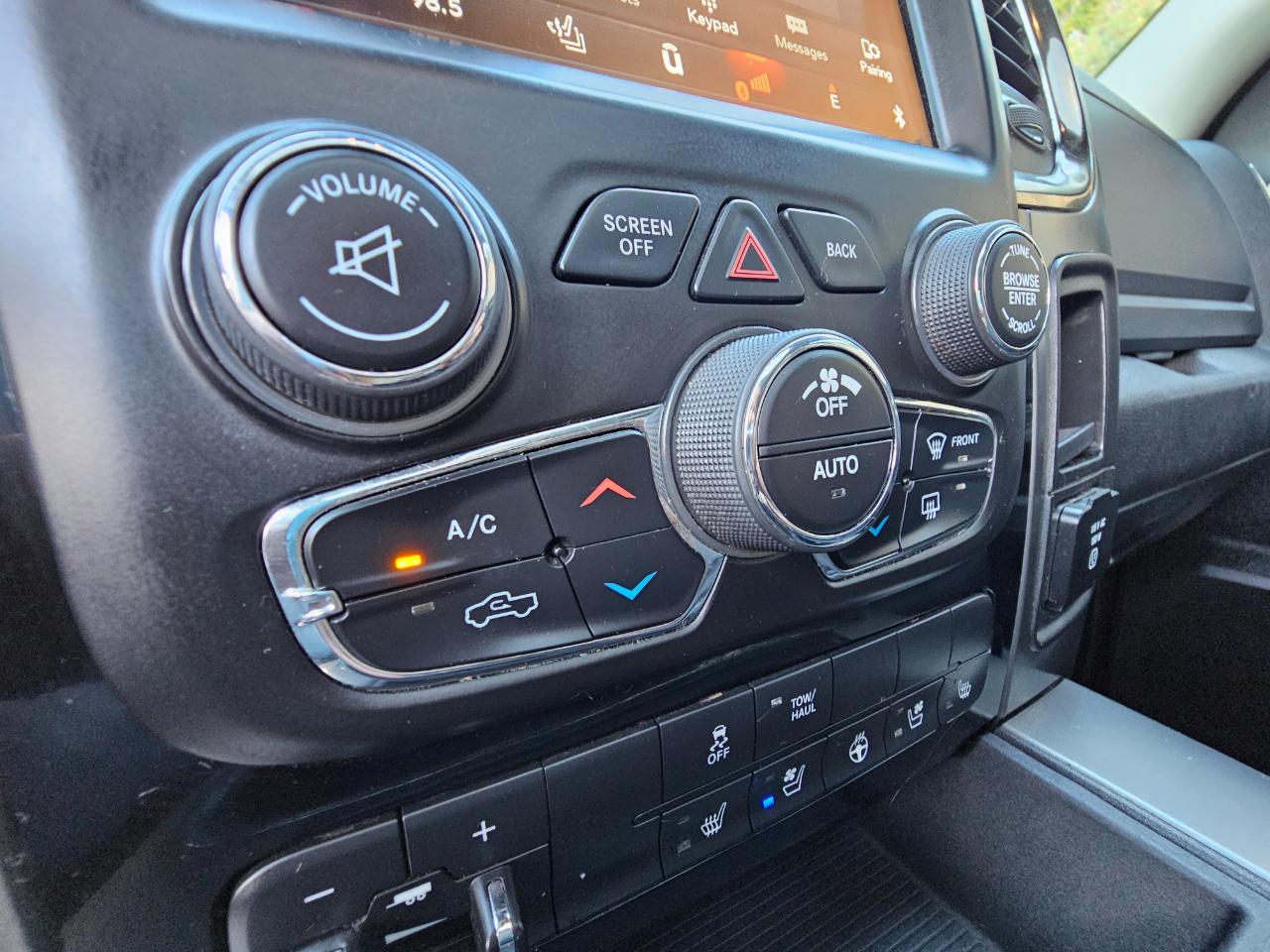 RAM 1500 Night 4x4 Crew Cab 6'4" Box *Ltd Avail* 2018
