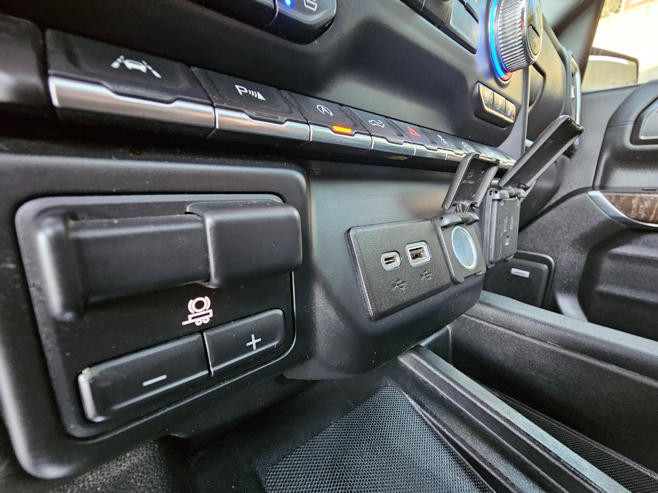 GMC Sierra 1500 4WD Crew Cab 147" Denali 2020